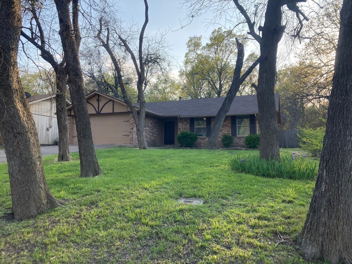 Foto principal - 908 S Bryant Ave
