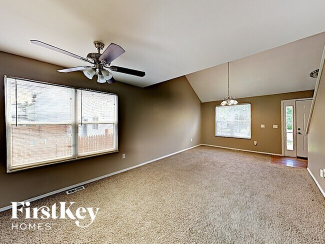 Building Photo - 12815 High Crest Dr