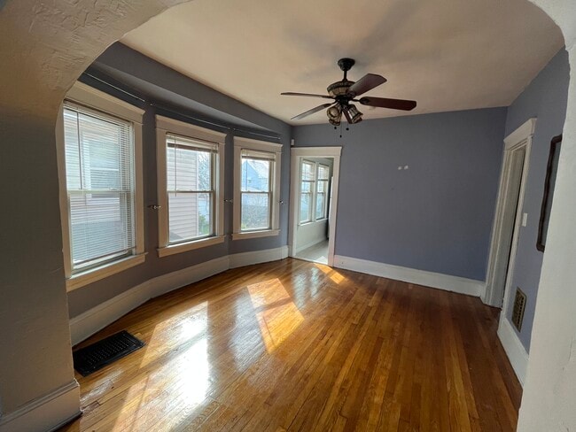 Building Photo - 1304 W 114th St