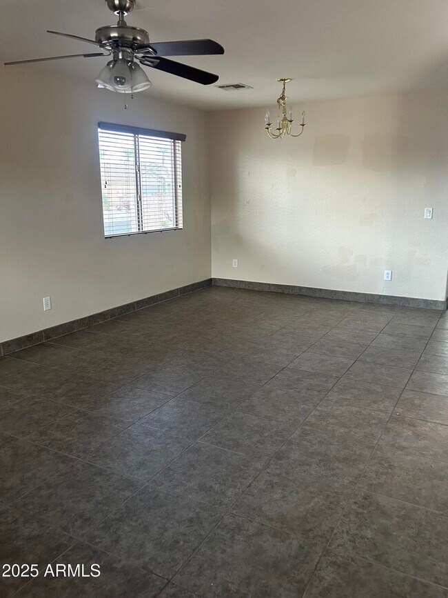 Foto del edificio - 42814 W Irene Rd