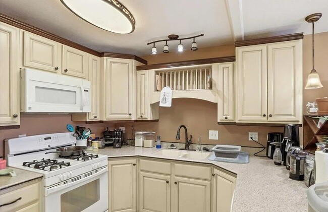 Building Photo - 21312 Settlers Dr