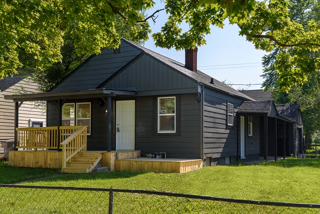 Photo - 1701 Linwood House