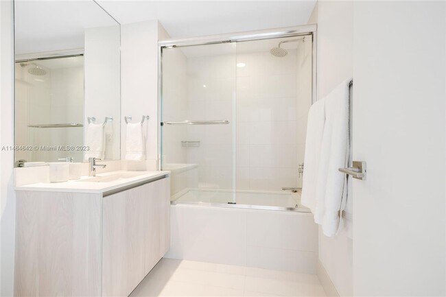 Building Photo - 3131 NE 7th Ave