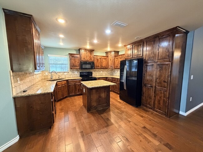 Building Photo - 426 E University Dr