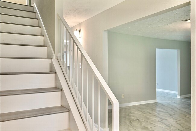 Building Photo - 7207 San Pablo Dr