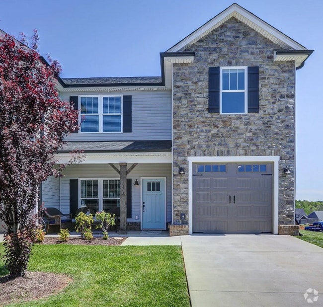 Building Photo - 1373 Glade Spgs Blvd