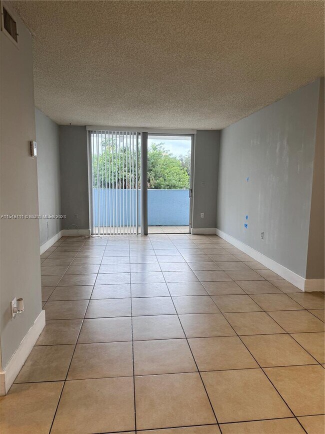 Foto del edificio - 5033 NW 7th St