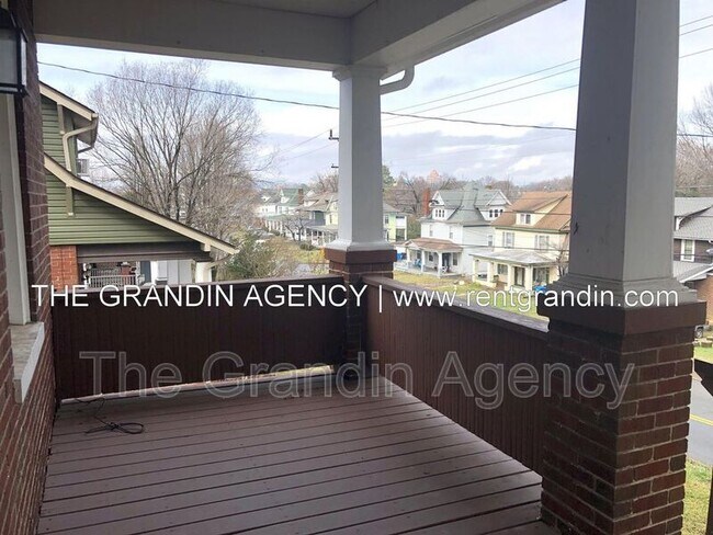 Foto del edificio - 521 Riverland Rd SE