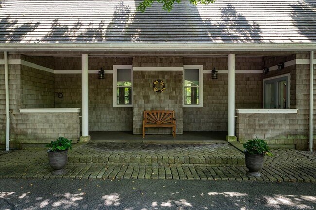 Foto del edificio - 658 Grant Rd