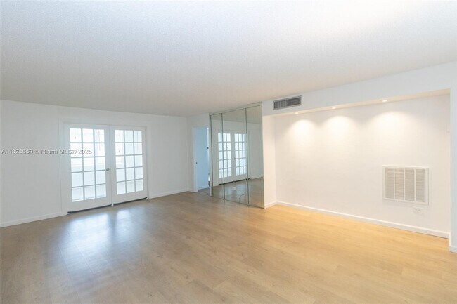 Foto del edificio - 441 NE 195th St