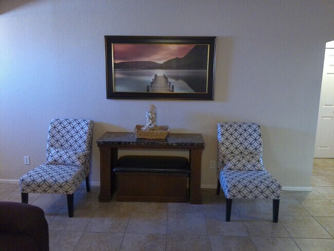 Foto del edificio - Seasonal  available Sept 1, 2025 to April 30,2026