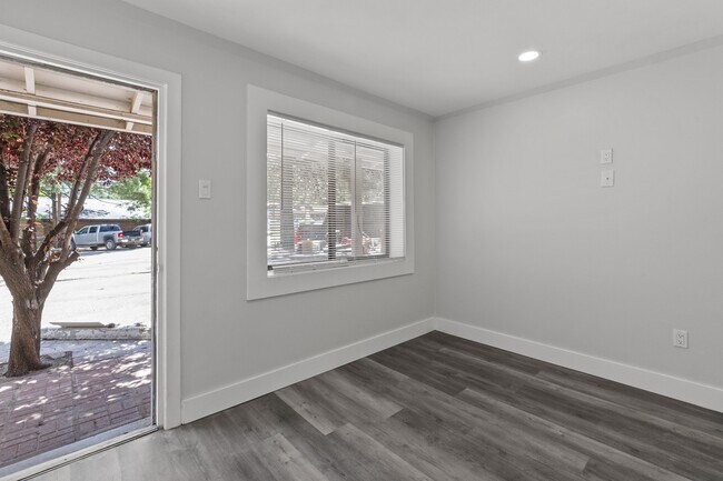 Building Photo - 620 Sudderth Dr