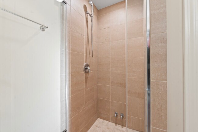 Foto del edificio - 6706 N Oliphant Ave