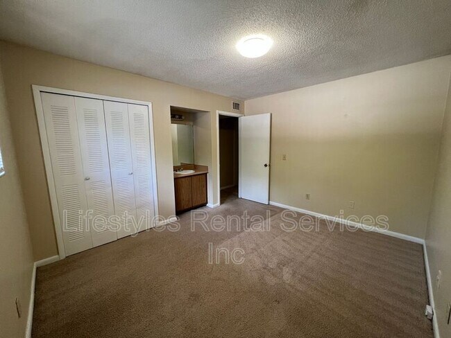 Building Photo - 5243 Westchase Ct