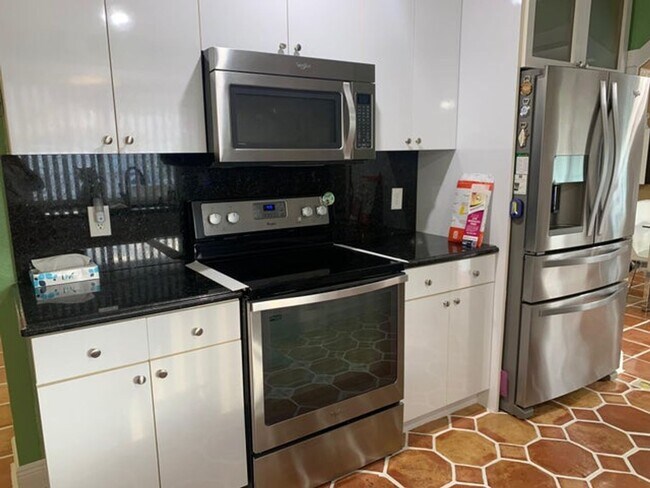 Foto del edificio - 1283 Larch Way