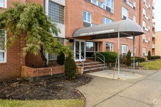 Building Photo - 205 Mineola Blvd