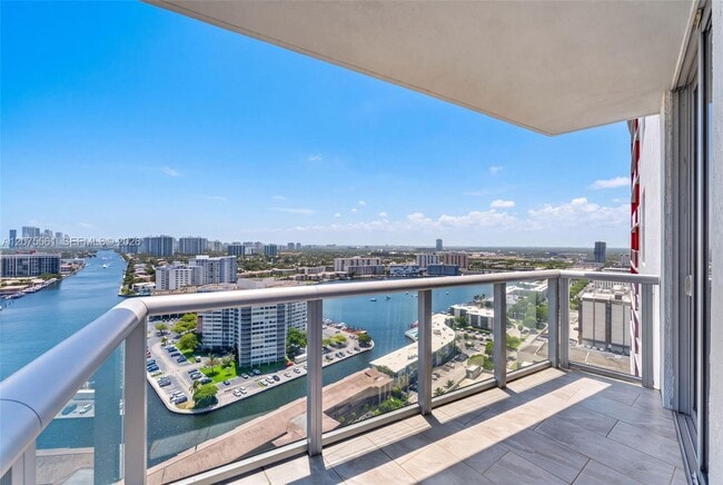 Building Photo - 2600 E Hallandale Beach Blvd