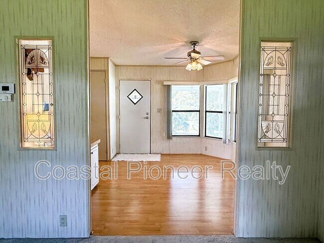 Building Photo - AS- 4550 Charter St (MS)