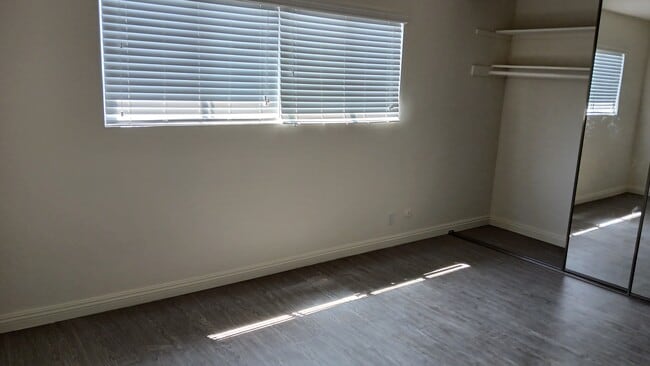 1+1 AVAILABLE NOW - 3293 Cahuenga Blvd W