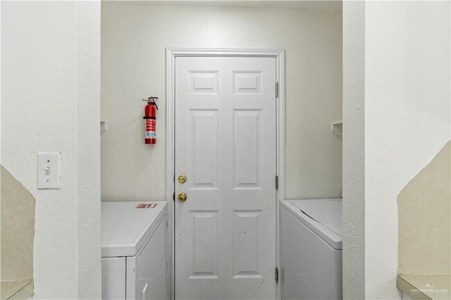 Building Photo - 17 Providence Ave