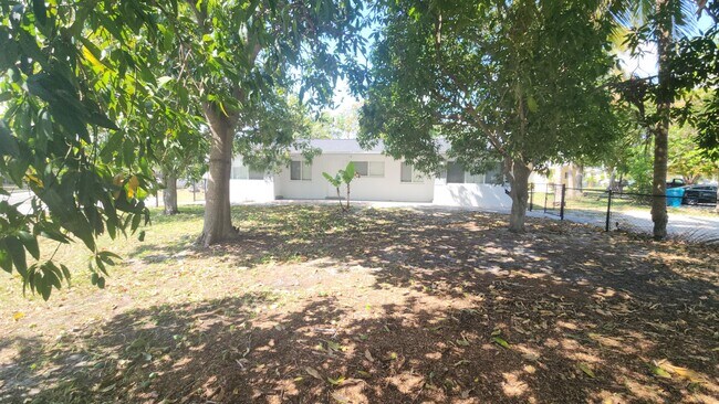 Foto del edificio - 198 SE 27th Ct