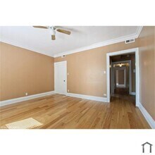 Building Photo - 1140 W 77th St