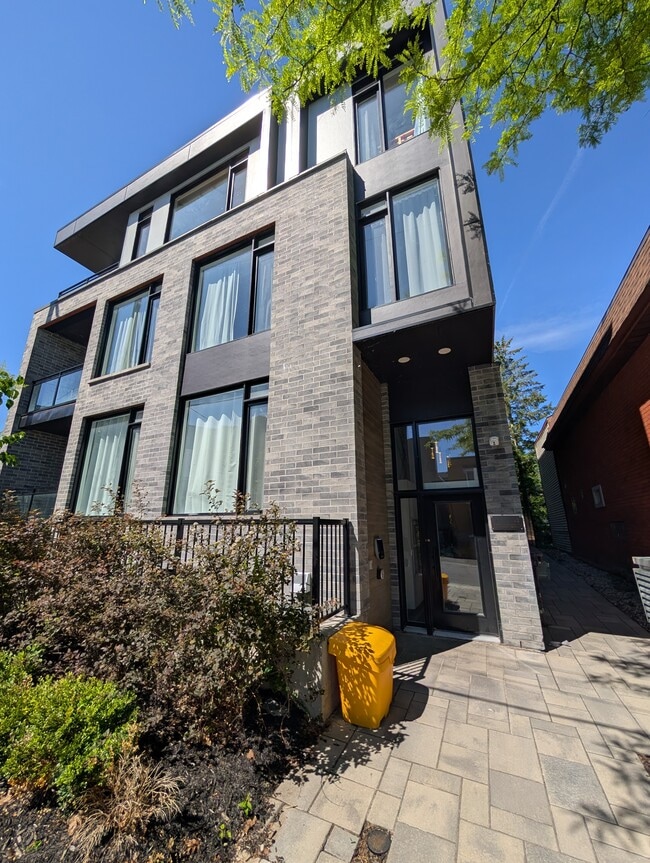 Building Photo - 4 Champlain Ave