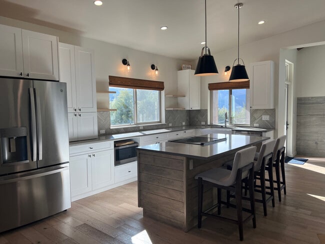 Building Photo - 408 Pinyon Mesa Dr