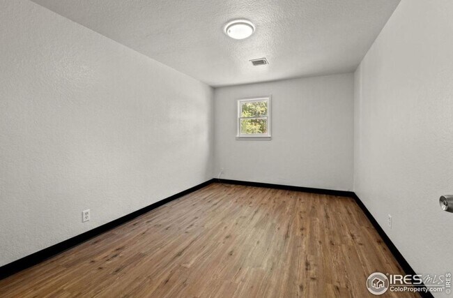 Foto del edificio - Fort Morgan Tri-plex