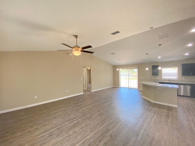 Foto del edificio - Custom Home - Desirable SW Ocala Neighborh...