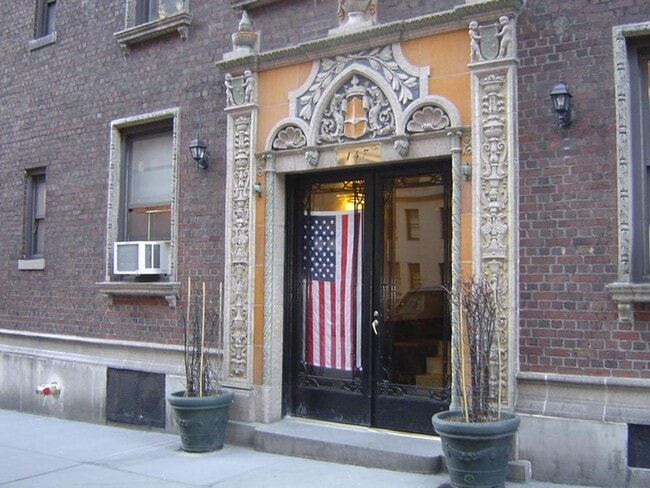 Building Photo - 147 W 79th St