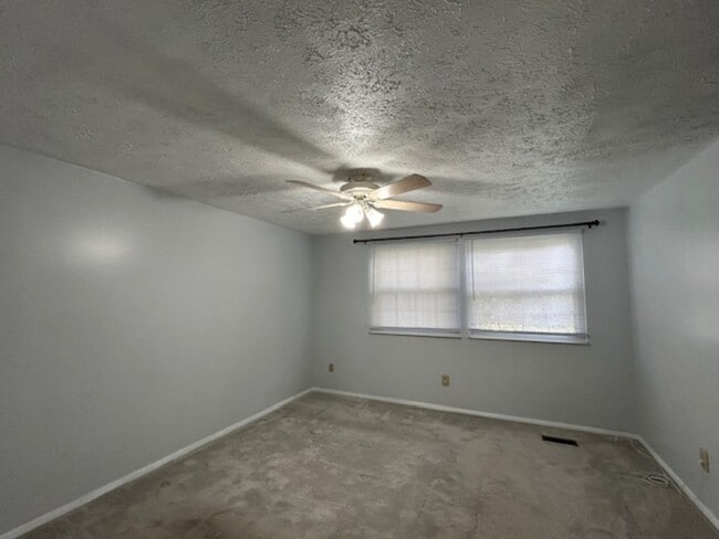 Foto del edificio - 1451 Misty Lake Ct