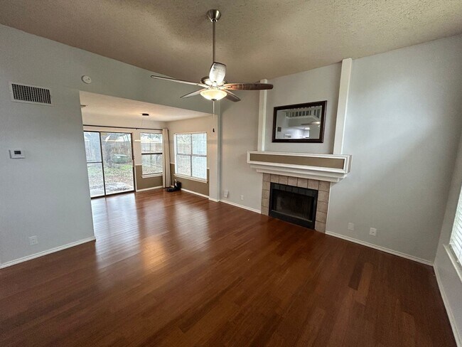 Foto del edificio - **COMING SOON** 2-Story 3 Bedroom / 2.5 Bath Home Near Lackland AFB!