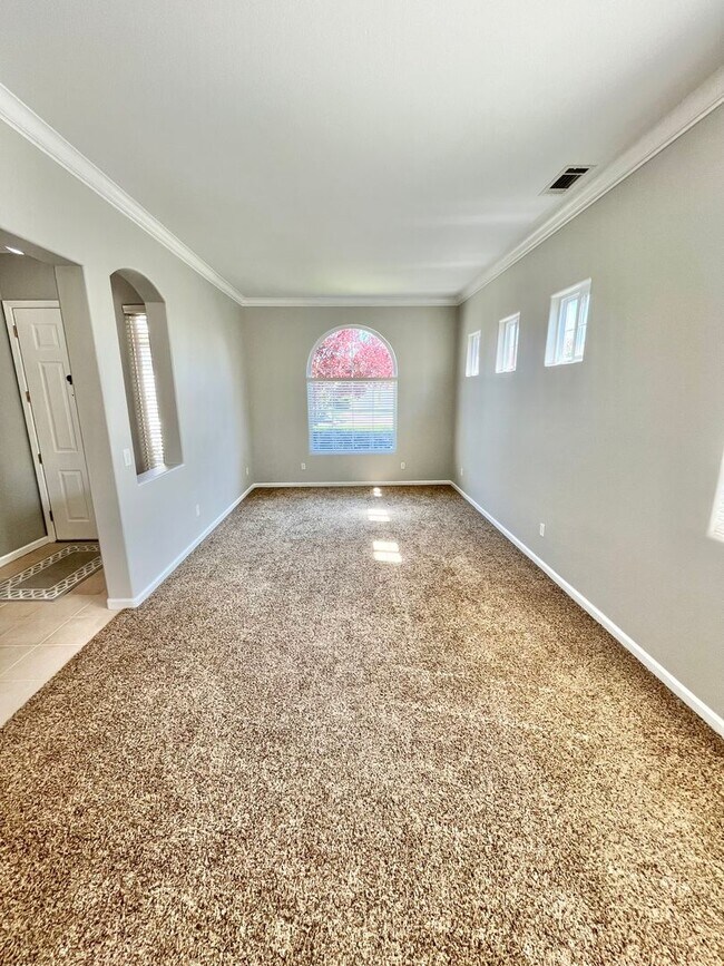 Foto del edificio - Spacious 4 Bedroom 2 Bathroom Single Famil...