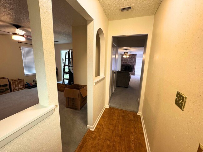 Building Photo - 3/2/2 in Bel Air Addition