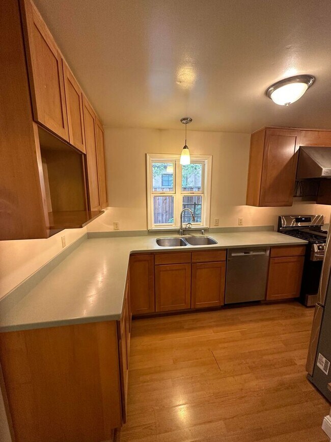 Foto del edificio - Stunning 4 Bedroom, 3 Bath Single Family Home with Spacious Yard - Available July 15th!