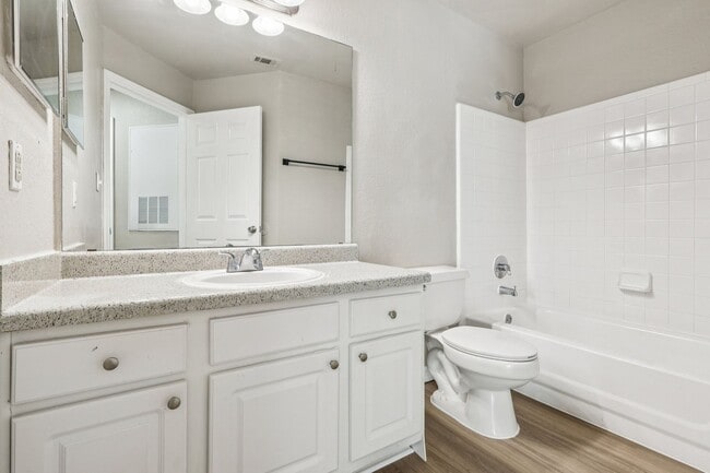 Foto del edificio - Laguna Place Apartments