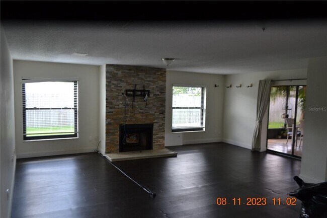 Building Photo - 14807 Clarendon Dr