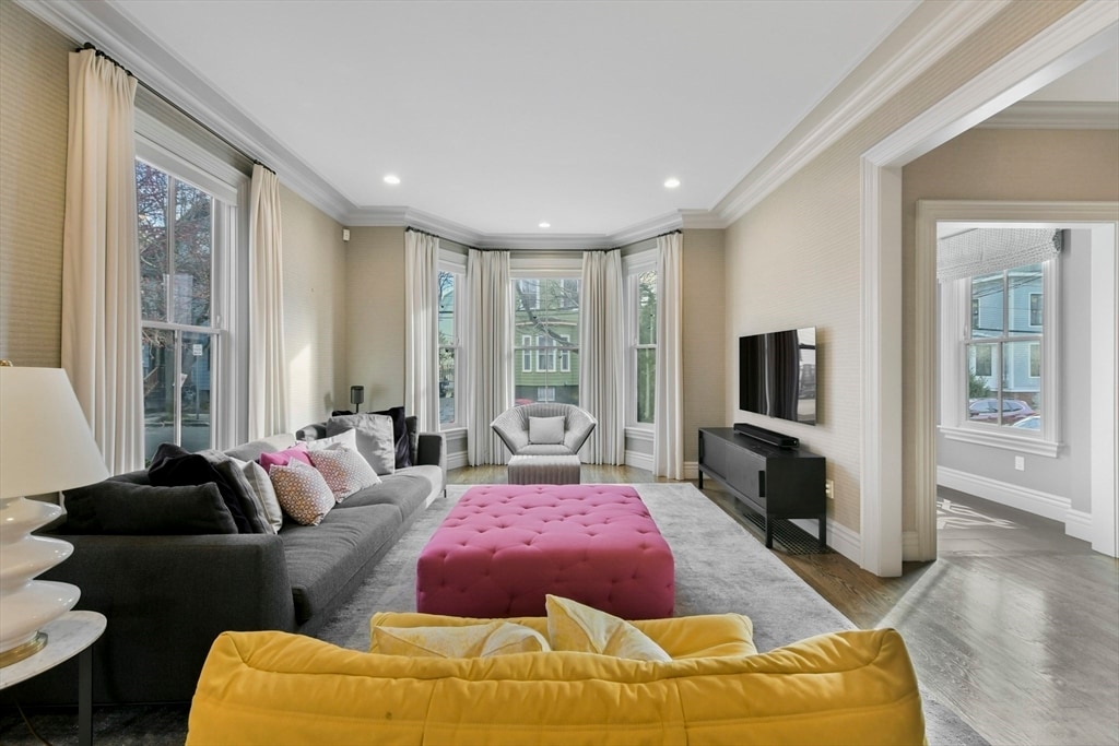 Foto principal - 13 Greenough Ave