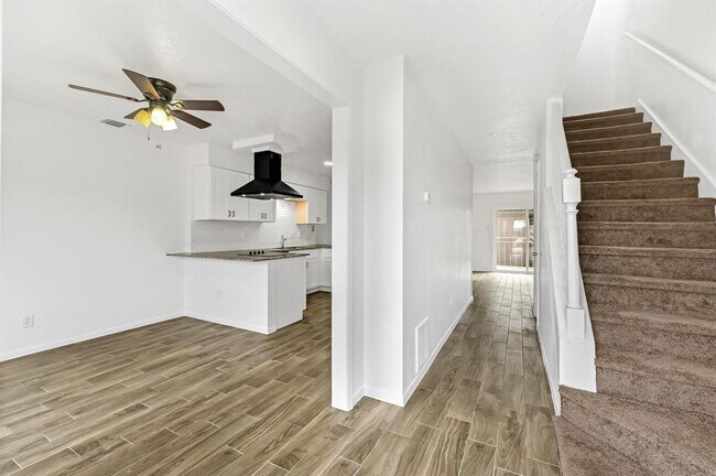 Building Photo - 13440 Castilian Dr