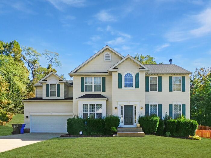 Single Family Home with 2 Car Garage and Deck House for Rent in La