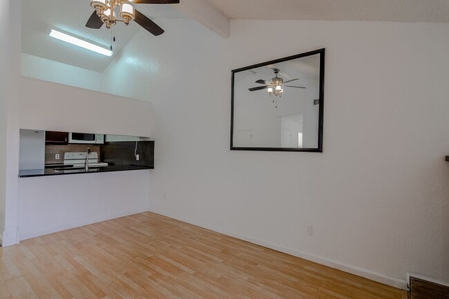 Foto del edificio - Pre-Leasing - Cute Charming 2-bedroom