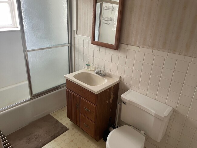 Bathroom - 622 Copeland St