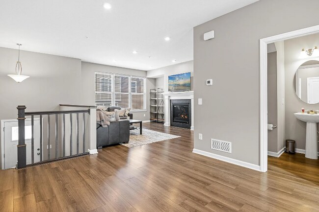 Foto del edificio - 801 Roselyn Dr