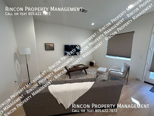 Foto del edificio - Partially Furnished 3-Bedroom Condo in Nor...