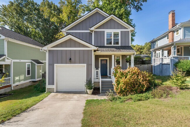 Charming 3 bedroom, 2.5 bath home with fen... - Charming 3 bedroom, 2.5 bath home with fen...