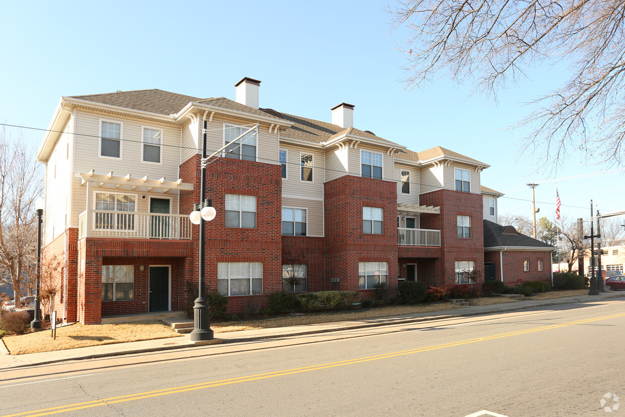 Primary Photo - Argenta Square Apartments