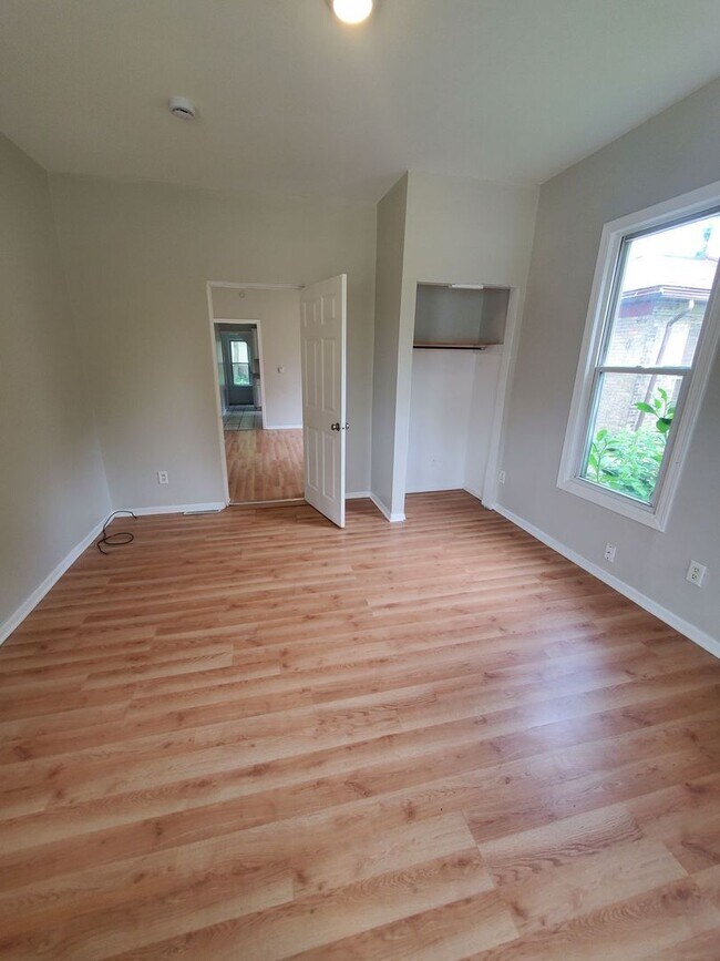 Foto del edificio - 1108-1110 61st St. (Duplex)