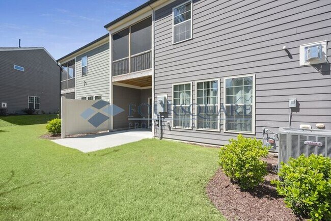 Building Photo - Elegant 3-Bed Townhome , Screened Porch & 2-Car Garage – Prime Davis Drive Location