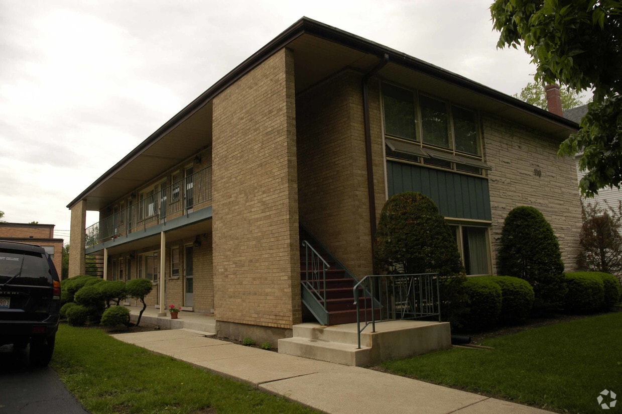 110 N Willow Rd, Elmhurst, IL 60126 Apartments in Elmhurst, IL